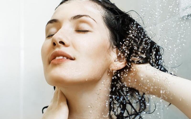 Gội đầu bằng nước lạnh