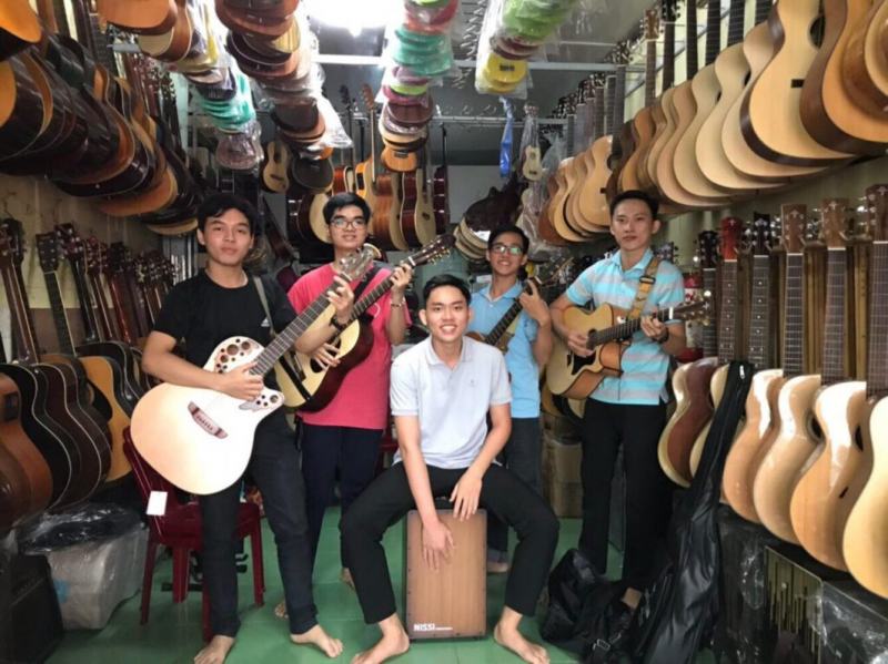Các bạn trẻ tại Guitar Trần