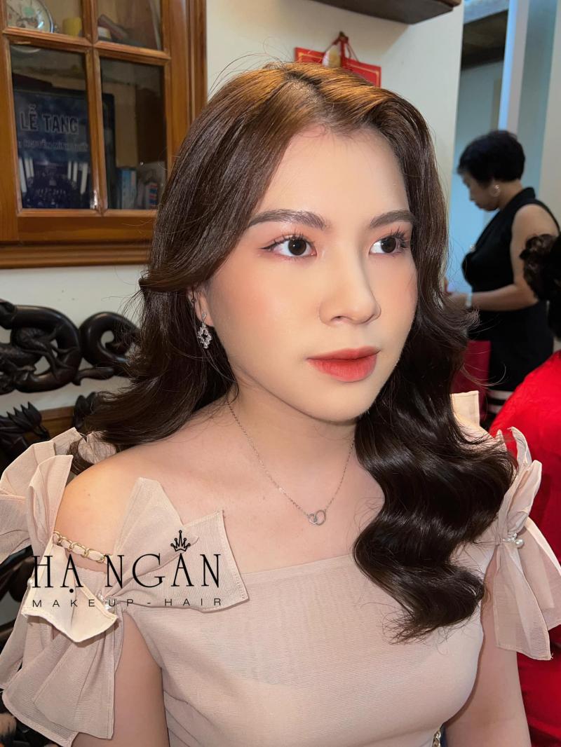 Hạ Ngân Bridal & Makeup Artist