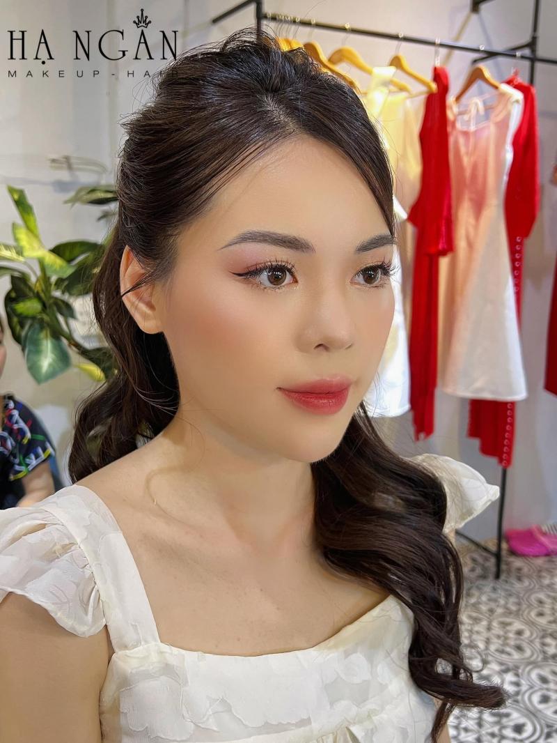 Hạ Ngân Bridal & Makeup Artist