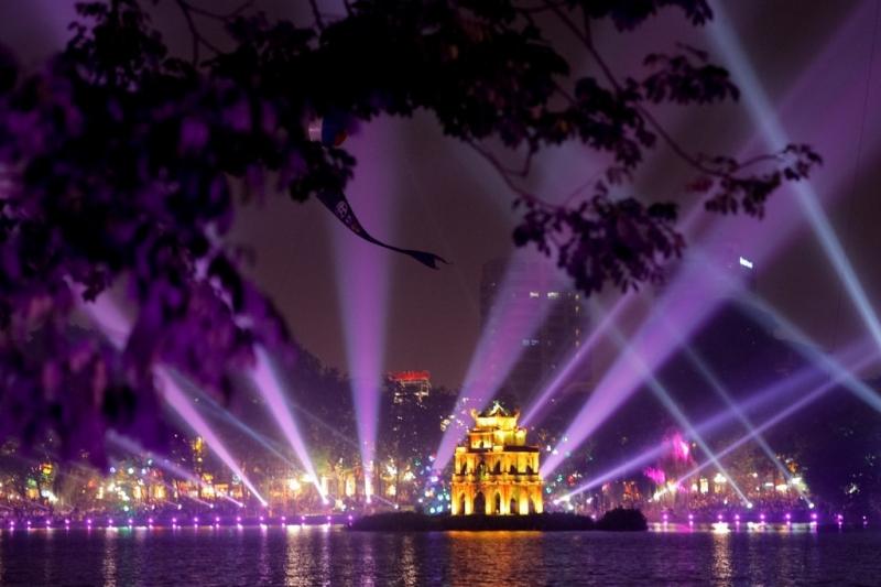 Nhắm Hà Nội về đêm, bạn sẽ thấy nơi đây đẹp đến lạ thường