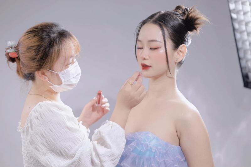 HÀ OANH MAKEUP ACADEMY