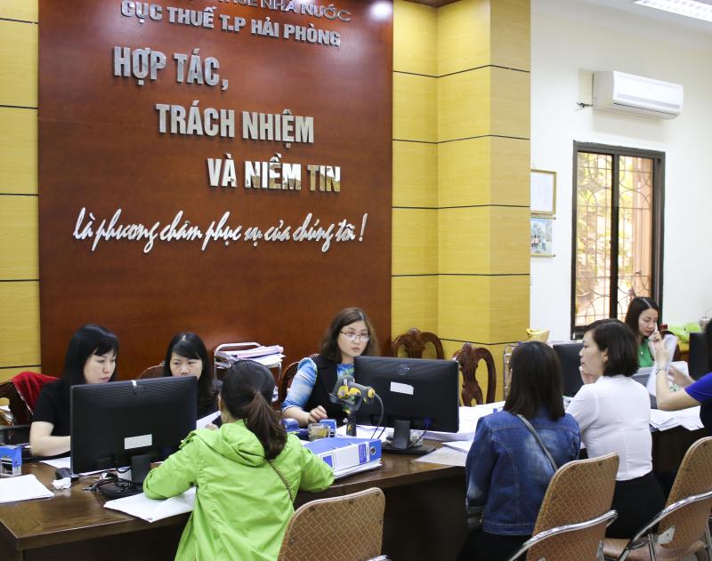 Người nộp thuế làm thủ tục hành chính tại Cục Thuế TP.Hải Phòng