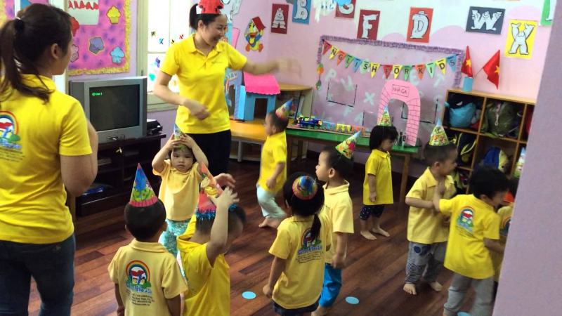 Hái quả (Từ 1,5 tuổi) - trò chơi vận động dành cho trẻ mầm non hay nhất