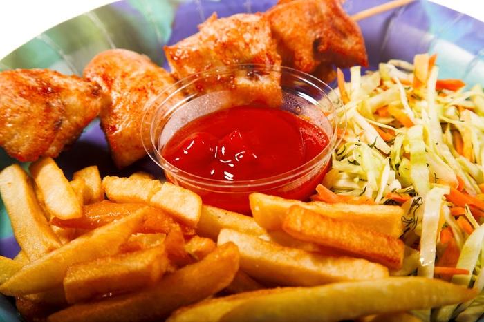 Những món ăn nhiều dầu mỡ như chiên, xào, nướng sẽ khiến tình trạng tăng cân sau sinh của bạn ngày càng nghiêm trọng hơn.