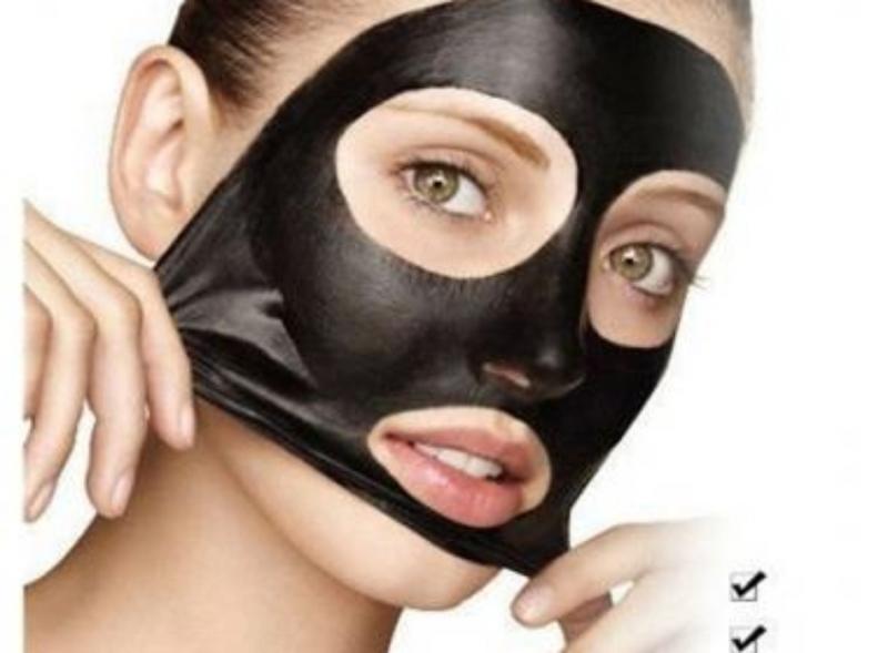 Hạn chế dùng kem hoặc miếng lột mụn
