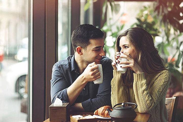 Khen ngợi và so sánh người yêu cũ với vẻ hào hứng và thích thú