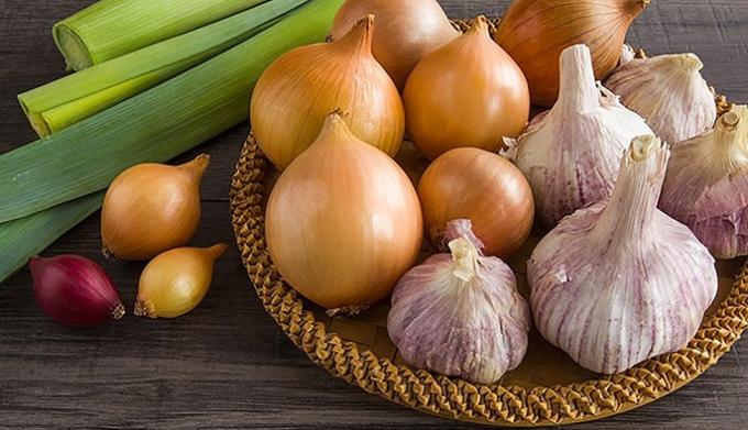 Bạn nên dùng ít nhất 1 nửa chén hành thái nhỏ hàng ngày.