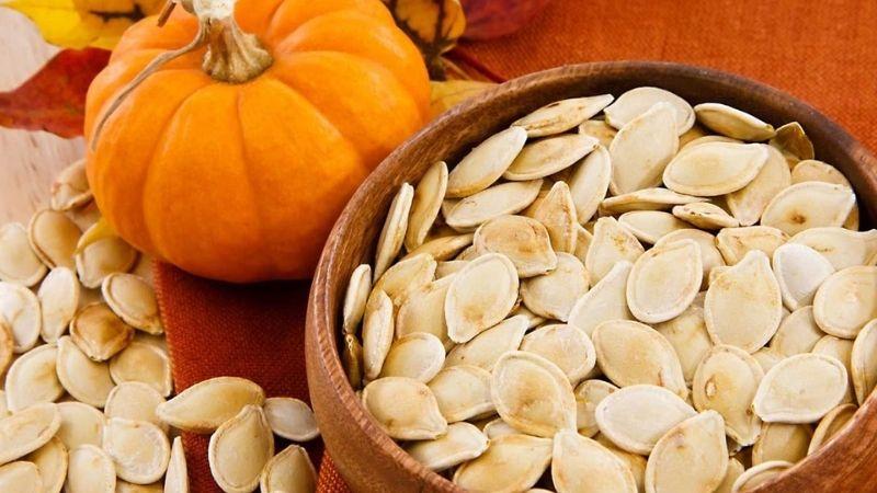 Người ăn chay cần bổ sung kẽm bằng cách ăn những loại thực phẩm có chứa nhiều kẽm như hạt bí ngô