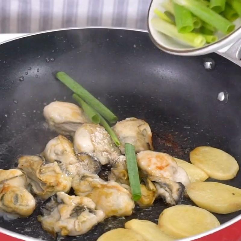 Hàu xào rau hẹ