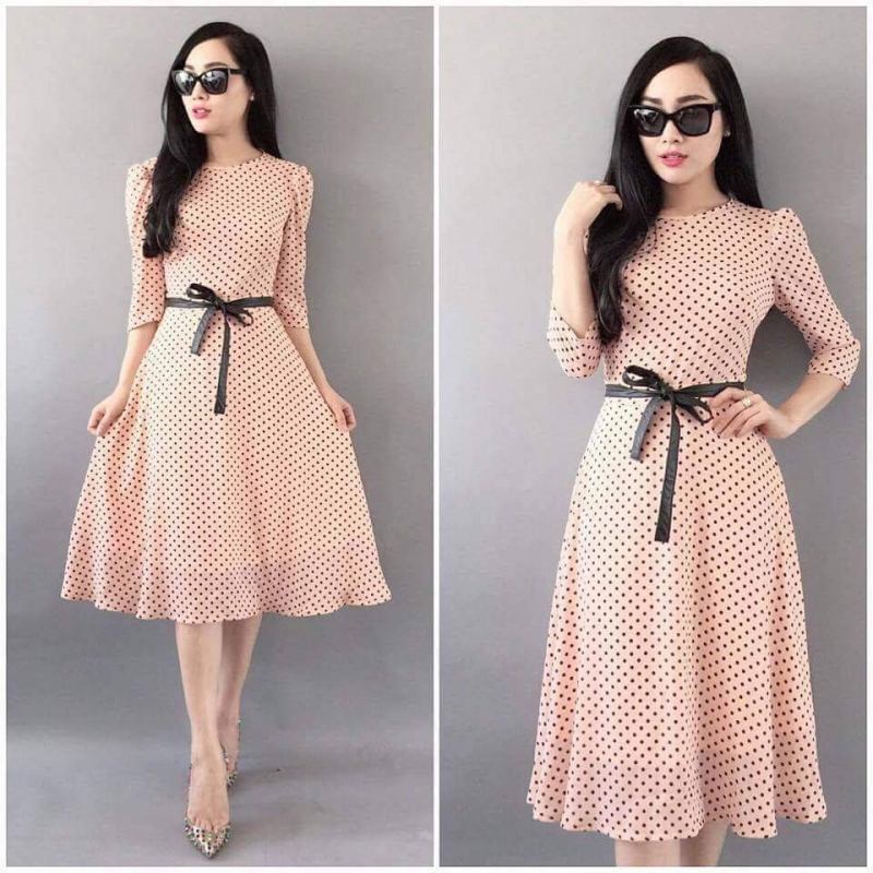 Hãy chọn một chiếc váy liền với thắt lưng nhỏ