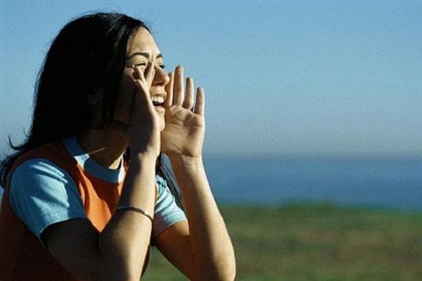 Hãy dạy trẻ cách hét thật to khi cần thiết