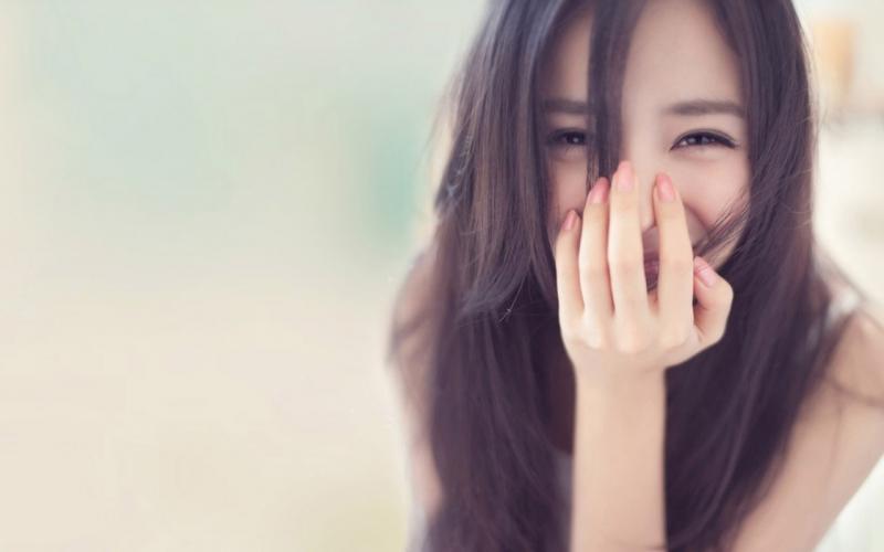 Đừng chờ đợi người khác cười với bạn trước