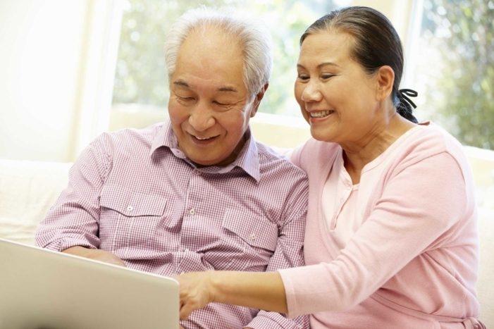 Những người có tuổi thọ cao thườnglà những người đã kết hôn và có mối quan hệ bền chặt.
