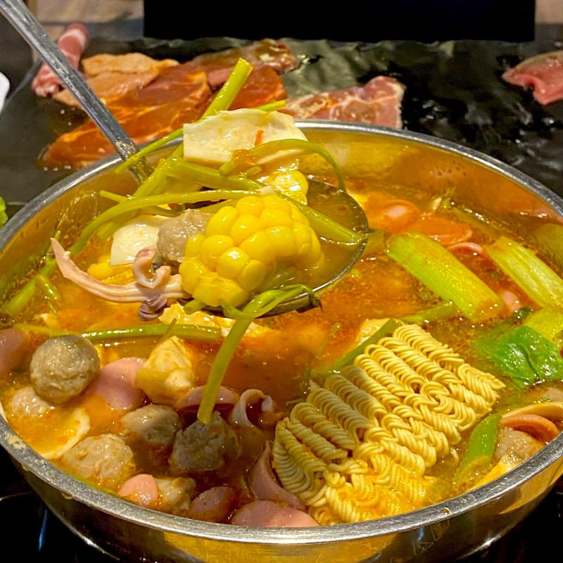 Tiệm Buffet Lẩu & Nướng Nhà Ngân