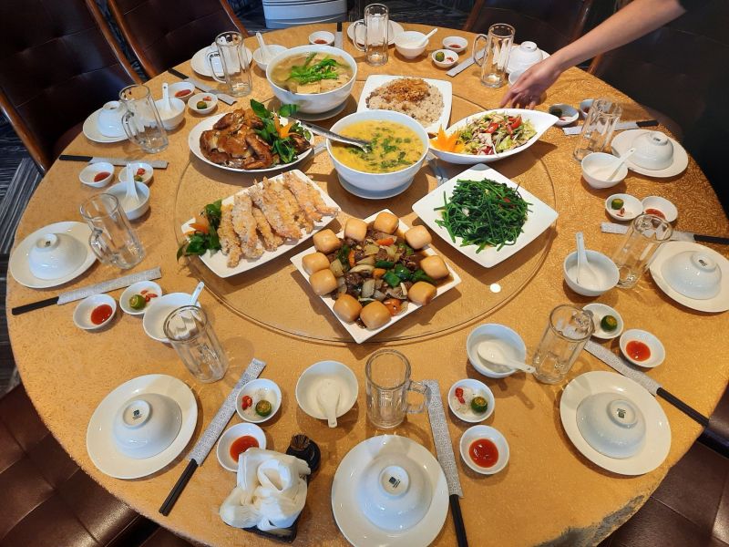 Nhà Hàng Rùa Vàng