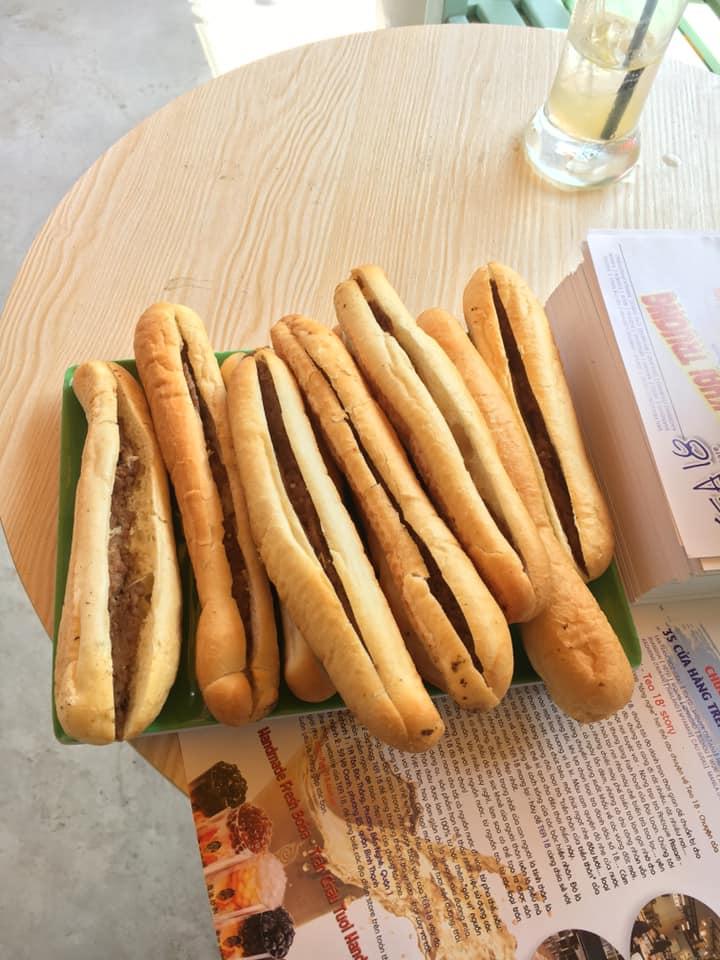 Bánh mì cay Pikachu