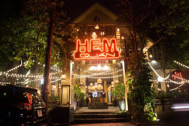 Hẻm quán Hoàng Cầu