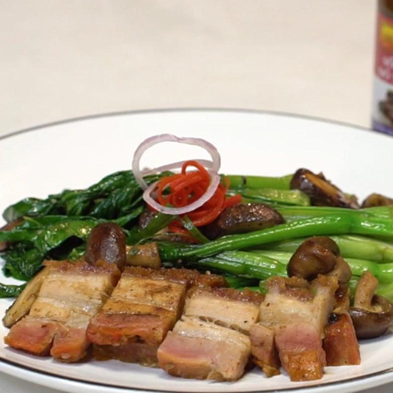 Heo quay xào cải rổ