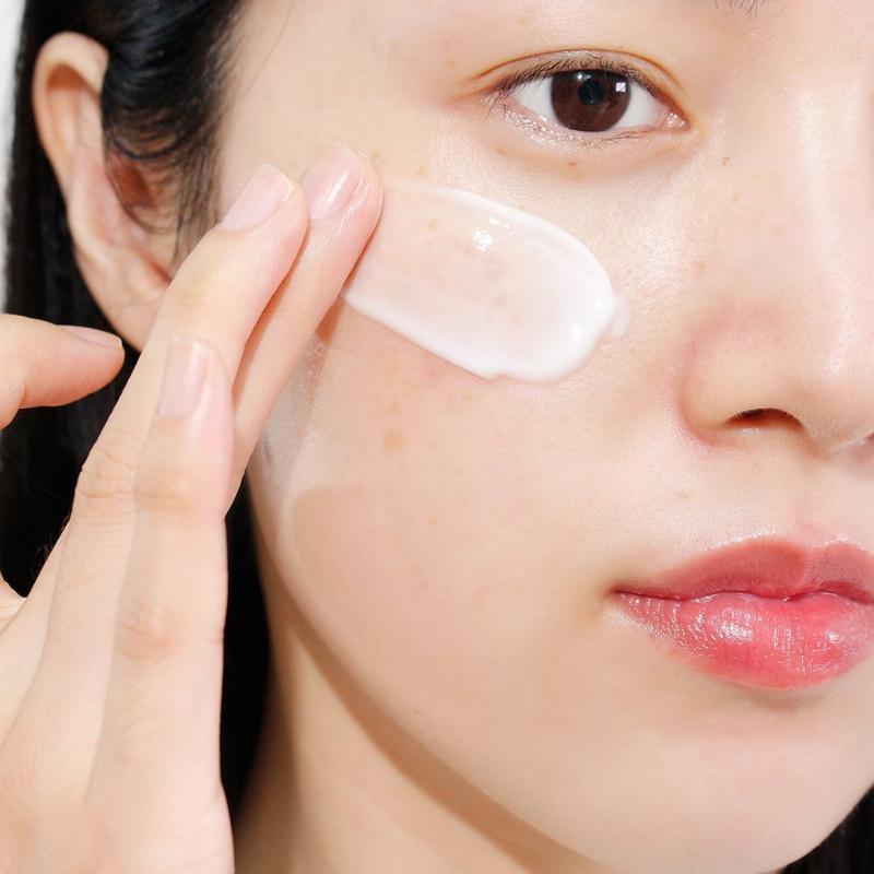 Nếu hết sạch kem dưỡng, hãy tận dụng mặt nạ ngủ mà bạn có
