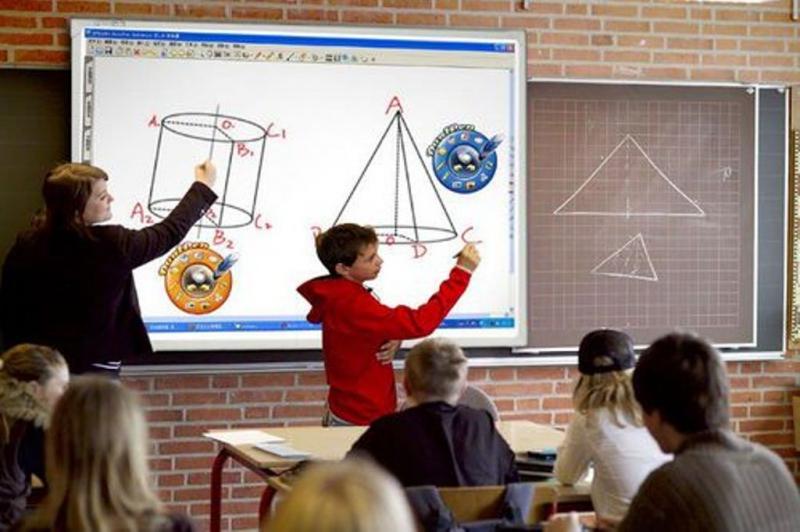 để trẻ tiểu học có thể học tốt môn Toán thì cha mẹ cần lưu ý yêu cầu con học lí thuyết thật chắc, sau đó vận dụng linh hoạt vào giải các bài toán một các logic.