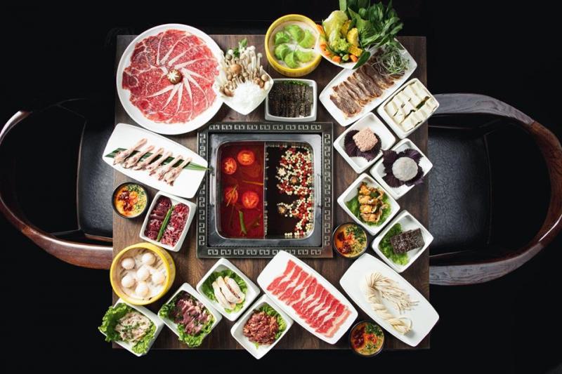 Lẩu hai ngăn là món được nhiều người yêu thích của Hipot