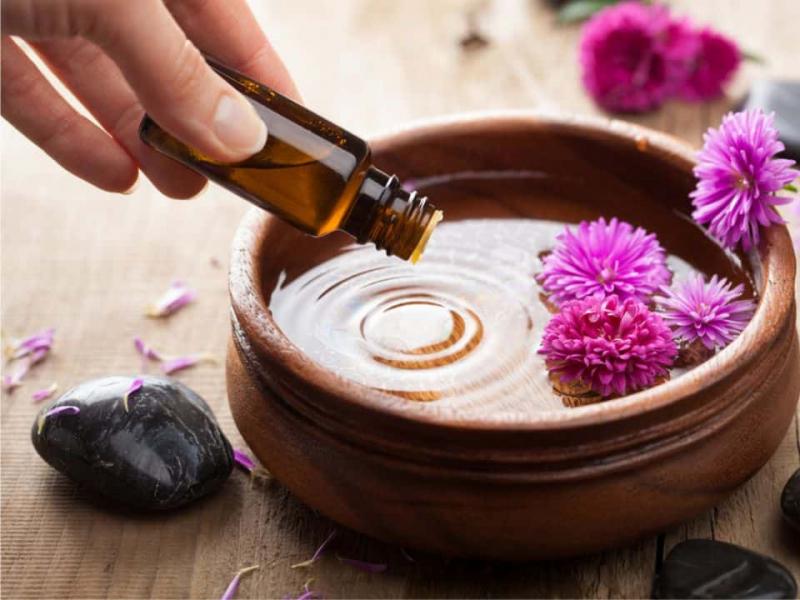 Hít thở hương thơm của tinh dầu