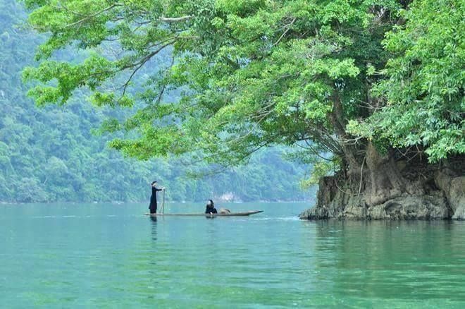 Hòa mình với thiên rộng lớn của Hồ Ba Bể
