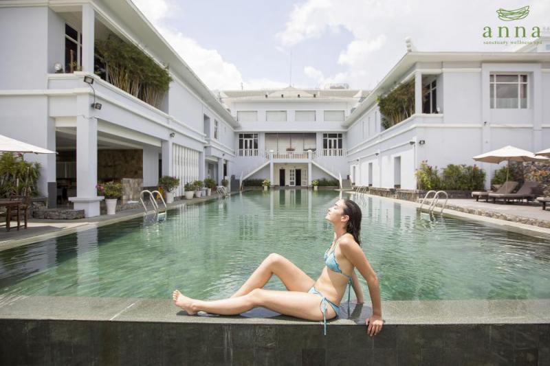 Khung cảnh toả ra nét mộng mị của hồ bơi Anna Spa