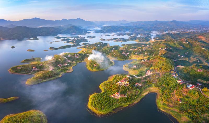 Hồ Cấm Sơn
