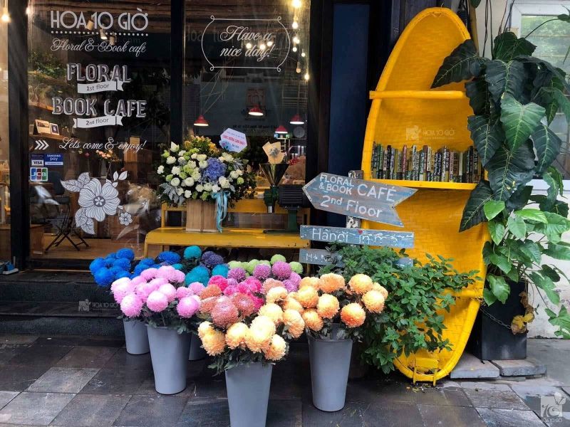 Hoa 10 Giờ - Floral & Book Cafe