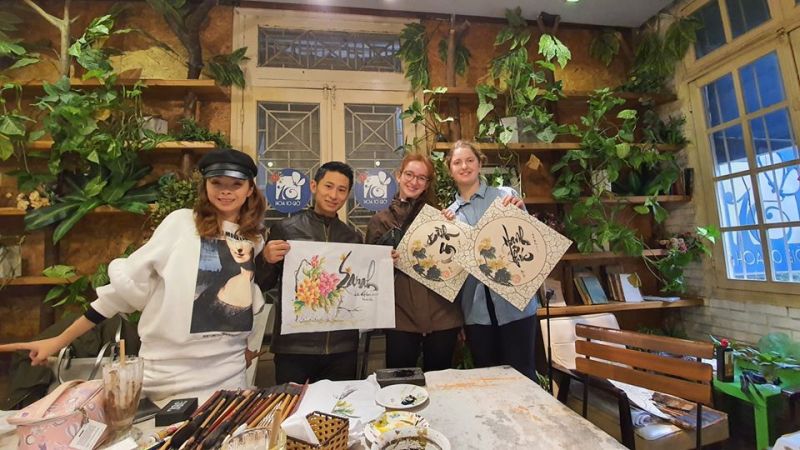 Hoa 10 Giờ Floral & Book Café