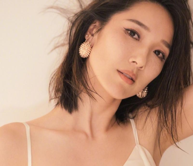 Lý Á Nam với nhan sắc xinh đẹp, quyến rũ