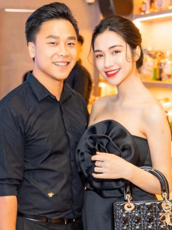 Hòa Minzy và bạn trai