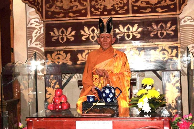 Đại lão Hòa thượng Thích Minh Đức đã có một quá trình rất dài chứng nghiệm trong tu tập và đạt đến sự giác ngộ viên mãn