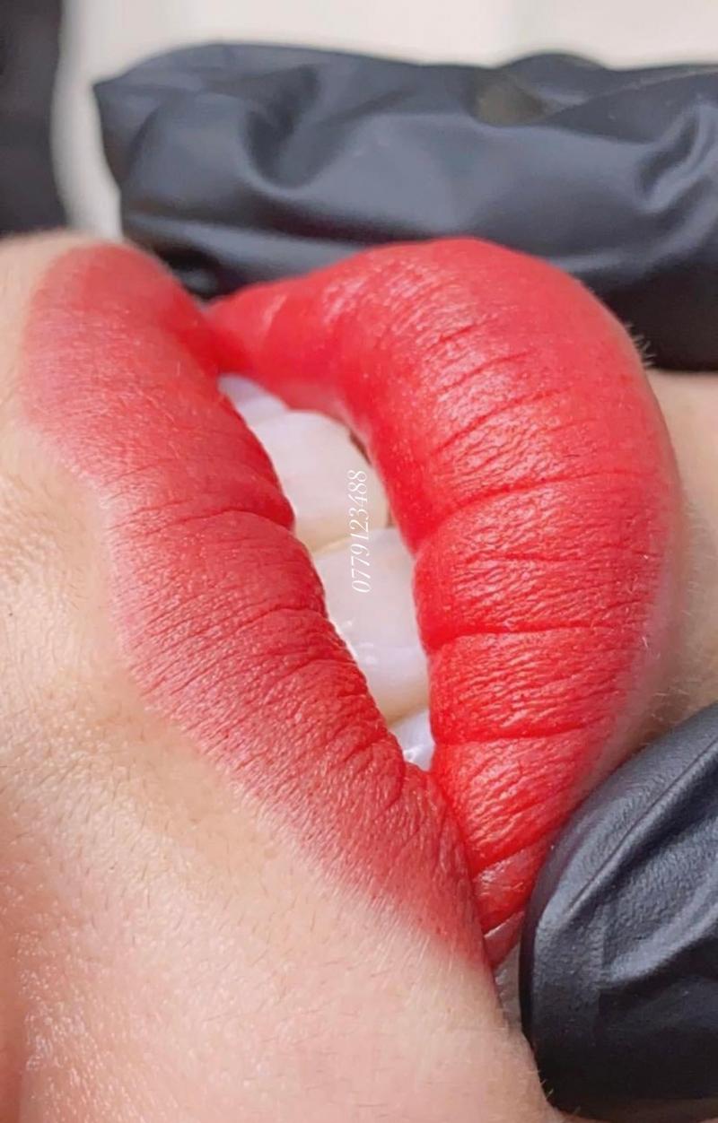 Hoàng Linh Lips & Brows