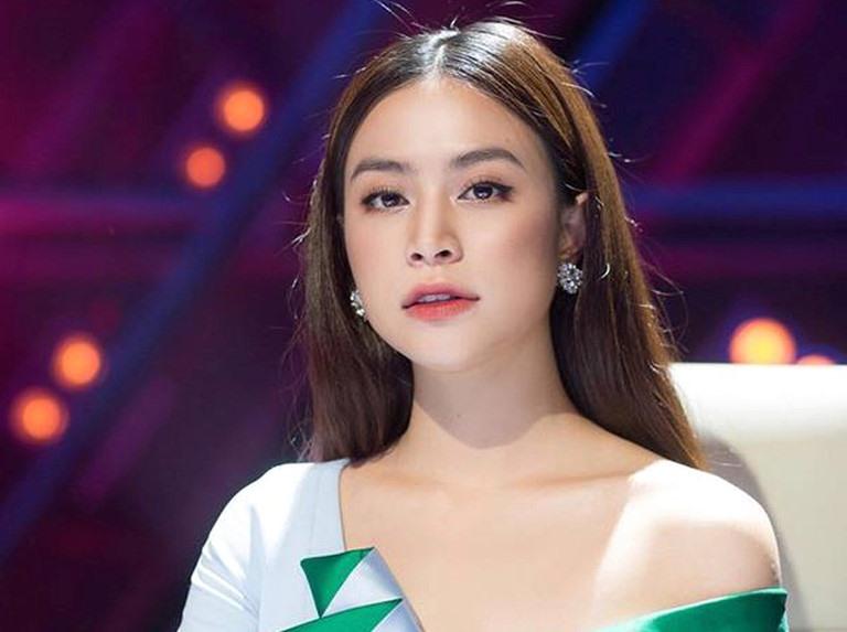 Ca sĩ Hoàng Thùy Linh