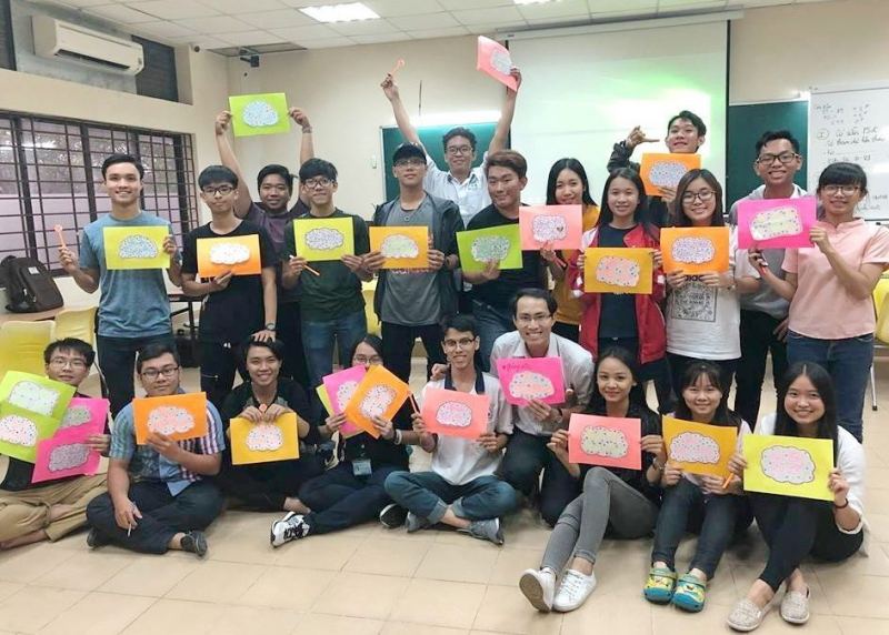 Hoạt động nhóm sôi nổi và nâng cao kỹ năng mềm