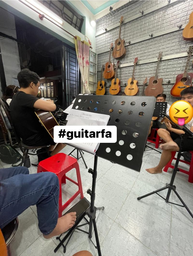 Học Đàn Guitar FA