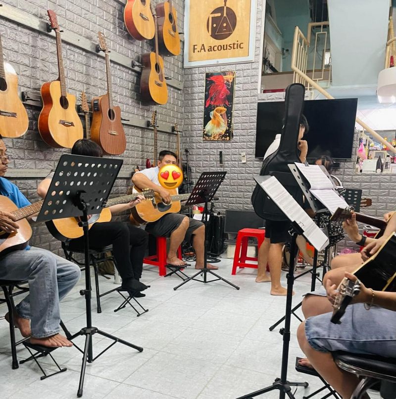 Học Đàn Guitar FA
