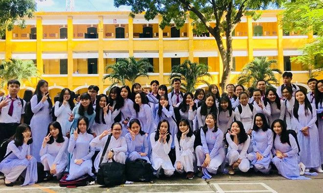 Nêu vấn đề ra trước lớp để học sinh thảo luận, suy nghĩ