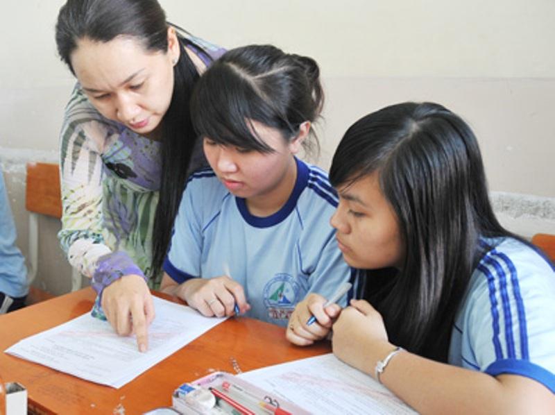 Cho học sinh đối chiếu bài để làm rõ lỗi sai do mình hay do học sịnh