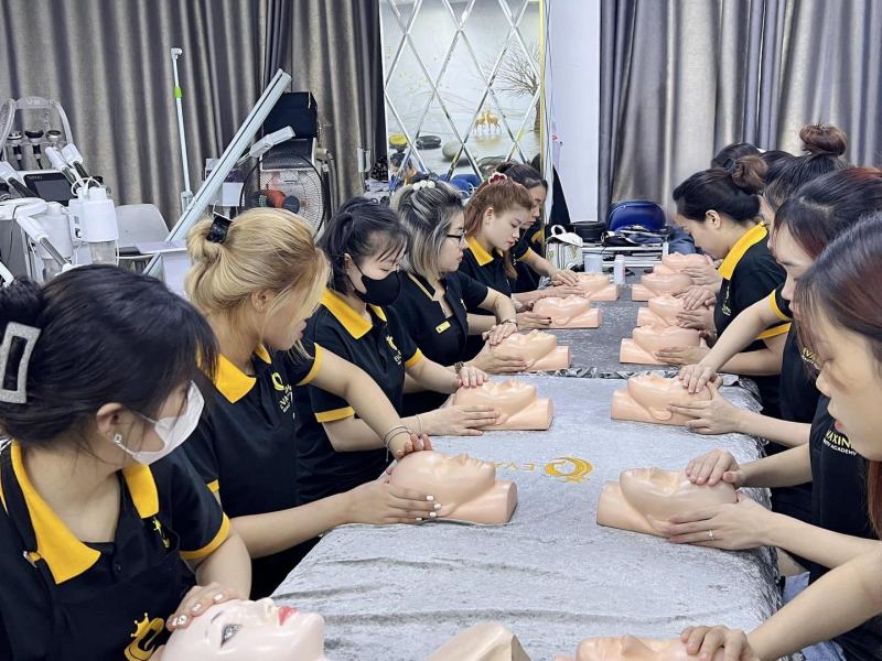 Học viện thẩm mỹ quốc tế Eva