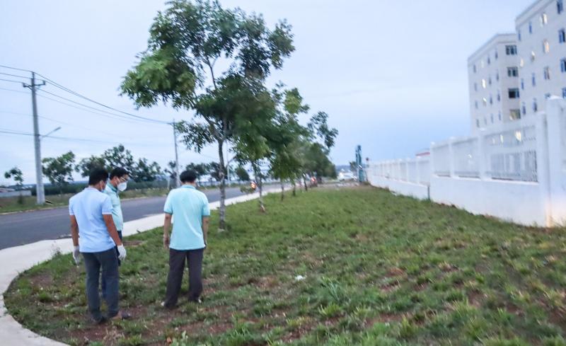 Cảnh sát khám nghiệm hiện trường vụ án (Ảnh: Zing News)