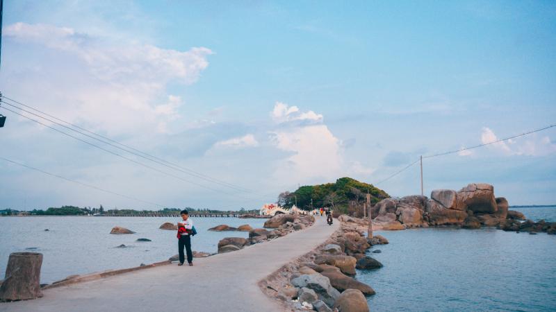 Hòn Đá Bạc (Cà Mau)