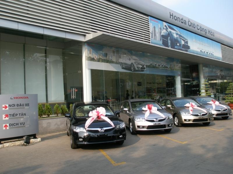 Honda ô tô Cộng Hòa cũng có dịch vụ cứu hộ ô tô, xe máy 24/7 để phục vụ khách hàng.