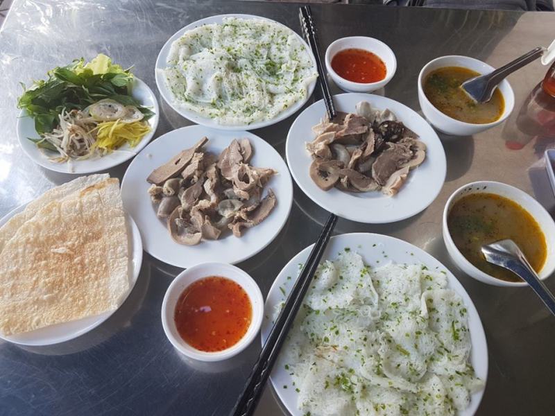 Món bánh hỏi cháo lòng tại quán