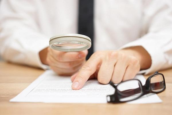 Nghiên cứu kĩ hợp đồng trước khi đặt bút kí