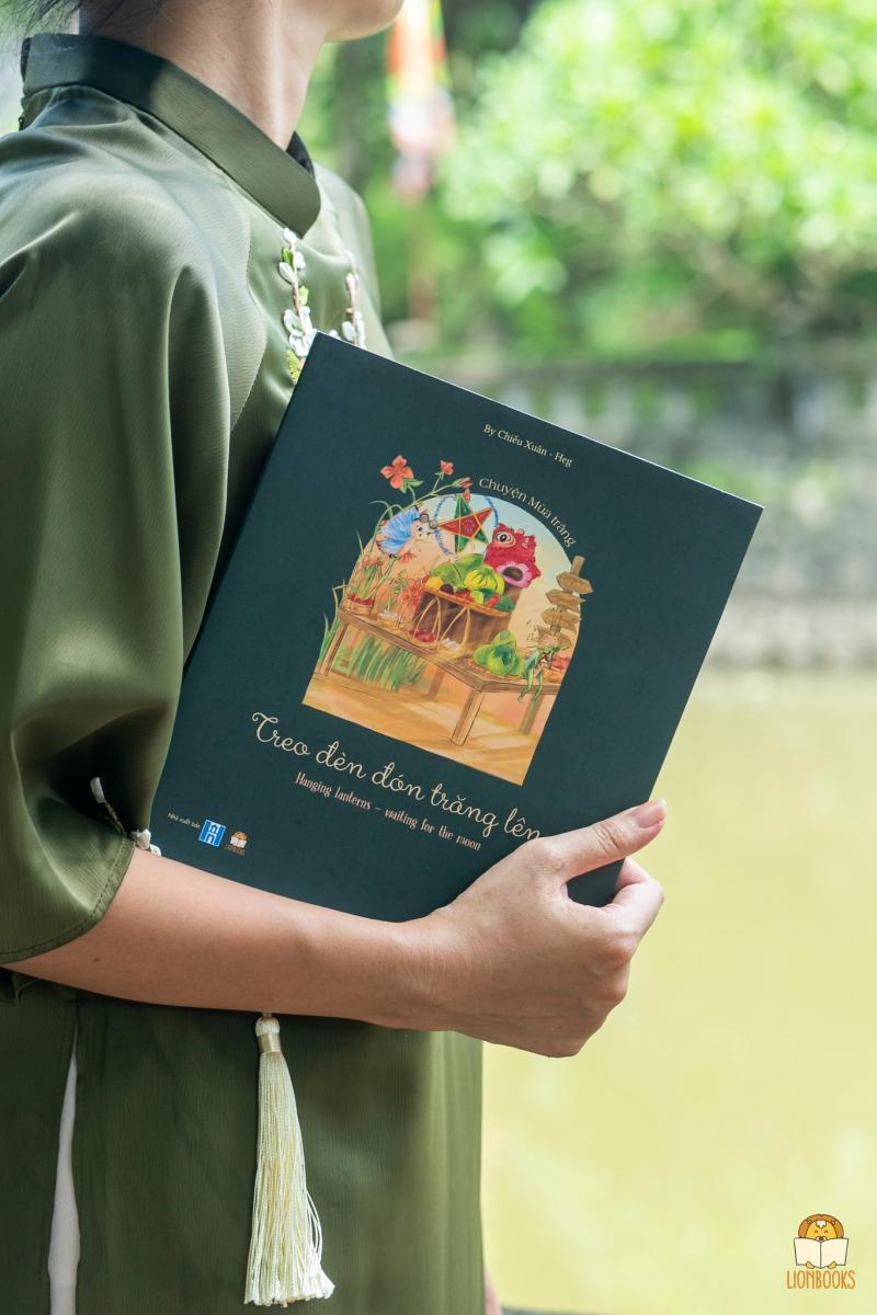 Hộp sách kể chuyện Trung thu 2 cuốn: Treo đèn đón trăng lên và Chuyện mùa trăng