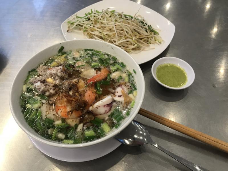 Hủ tiếu mực - bánh canh ghẹ Cô Hằng